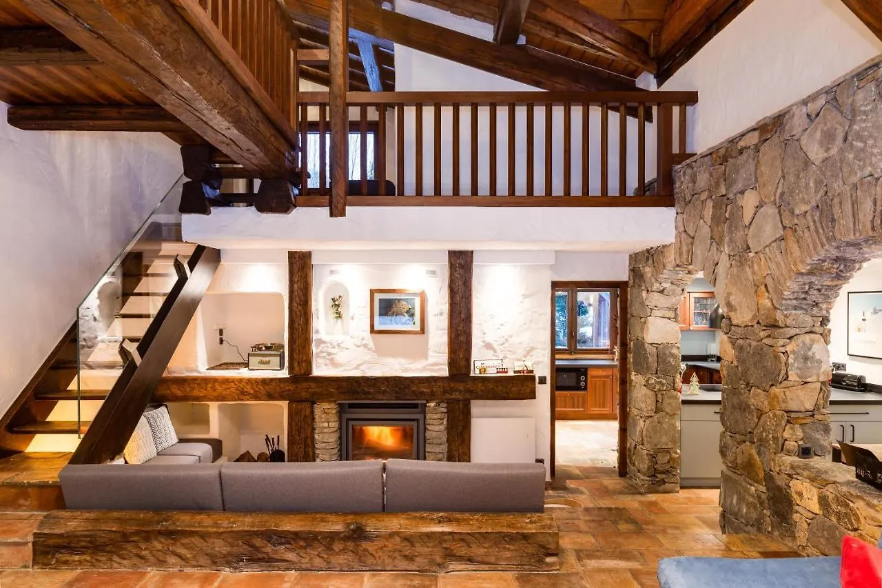 Chalet Les Praz - 280Sqm - Sauna Cinema Fitness - 5 Bedrooms In Heart Of Les Praz - By Cozee Rentals Chamonix